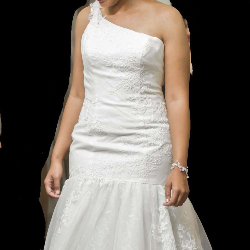 Vera Wang One Shoulder Lace Wedding Dress, Ivory